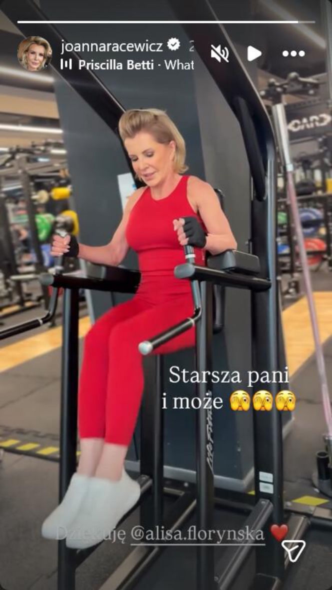 Nie dzierga szalików, nie opiekuje się wnukami. Joanna Racewicz nie daje sobie w kaszę dmuchać!