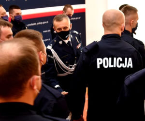 Podlaska policja ma nowych funkcjonariuszy. 12 mundurowych złożyło ślubowanie [ZDJĘCIA]