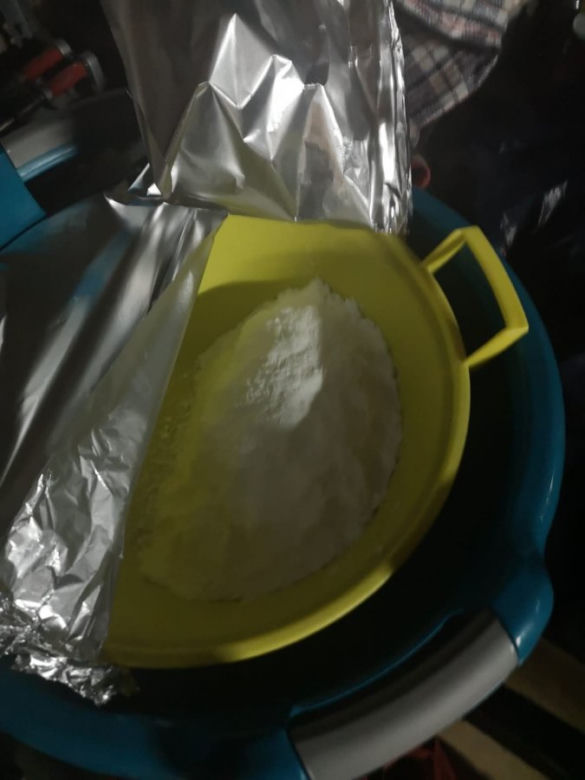 Akcja policji na łódzkim Polesiu. W mieszkaniu dilera znaleziono 6 kg amfetaminy i sprzęt do produkcji narkotyków