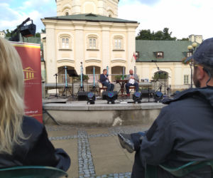 Spotkanie autorskie Artura Ziontka i koncert siedleckich artystów przy fontannie 18.08.2021