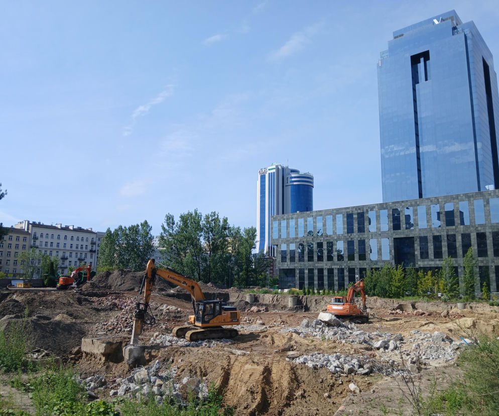Miał być wieżowiec, będzie niski blok. Prace już trwają. Chmielna 75 w Warszawie