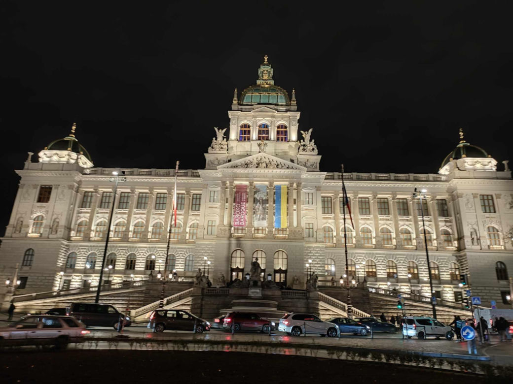 To jeden z najpopularniejszych jarmarków bożonarodzeniowych na świecie! Jak wygląda świąteczna atmosfera w Pradze?