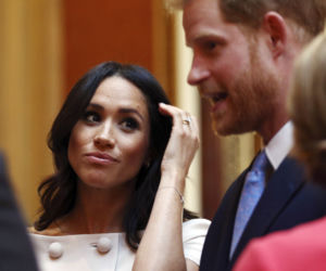 Rozpromieniona Meghan Markle na gali z królową i księciem Williamem