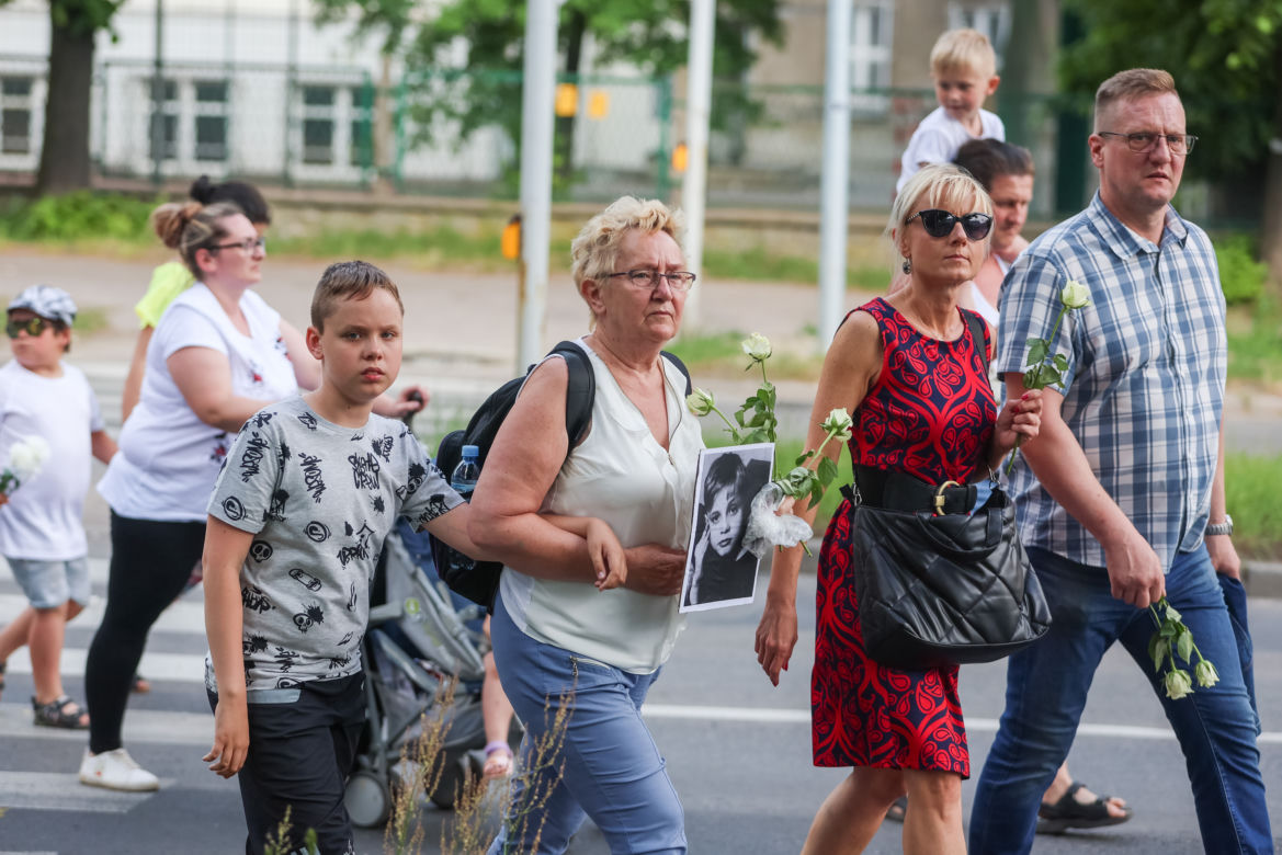 Biały Marsz dla Kamilka. Mieszkańcy Częstochowy przynieśli białe róże