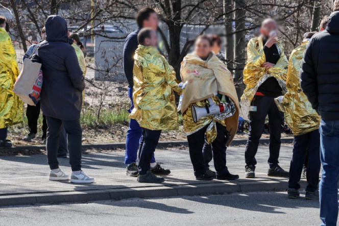 Strzały w łódzkiej fabryce, 400 osób ewakuowanych. Trwa obława