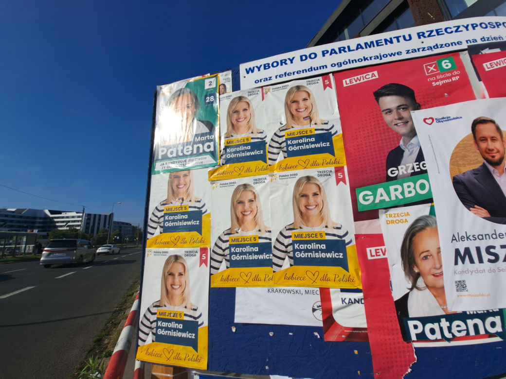Plakaty wyborcze w Krakowie. Tak politycy promują się w przestrzeni miejskiej