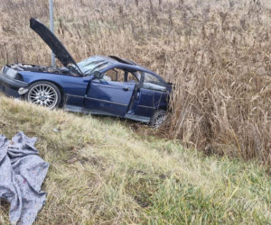 Dramatyczny wypadek na Mazowszu. 18-letni kierowca BMW w szpitalu