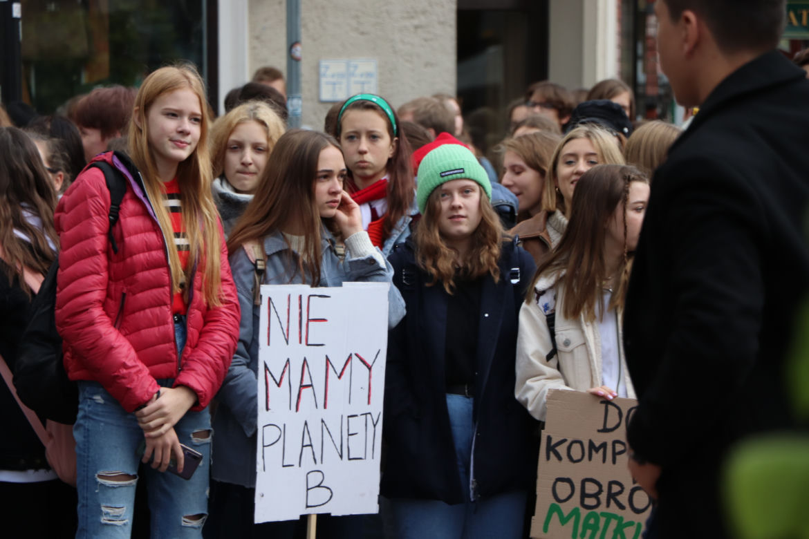 Młodzieżowy Strajk Klimatyczny w Toruniu. Protestowali przeciwko rządowi i korporacjom