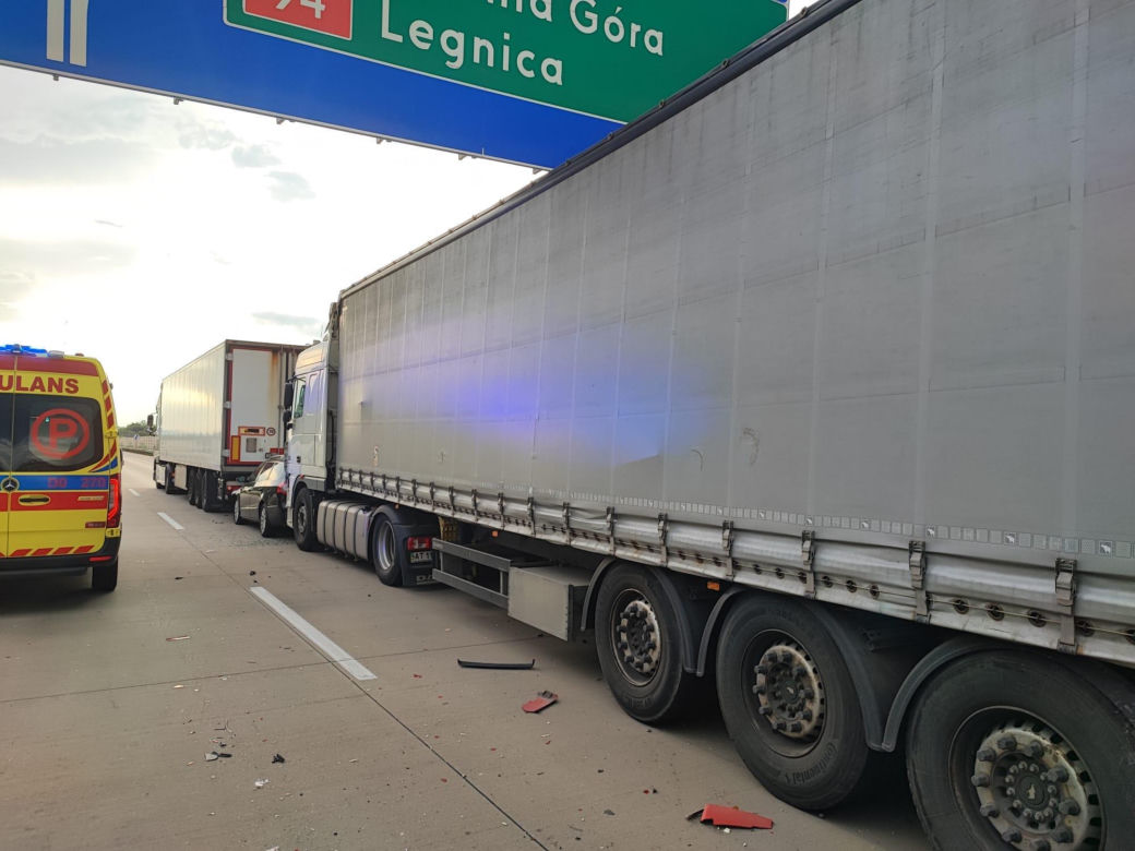 Kabina ciężarówki zmiażdżona, 41-latek nie żyje 