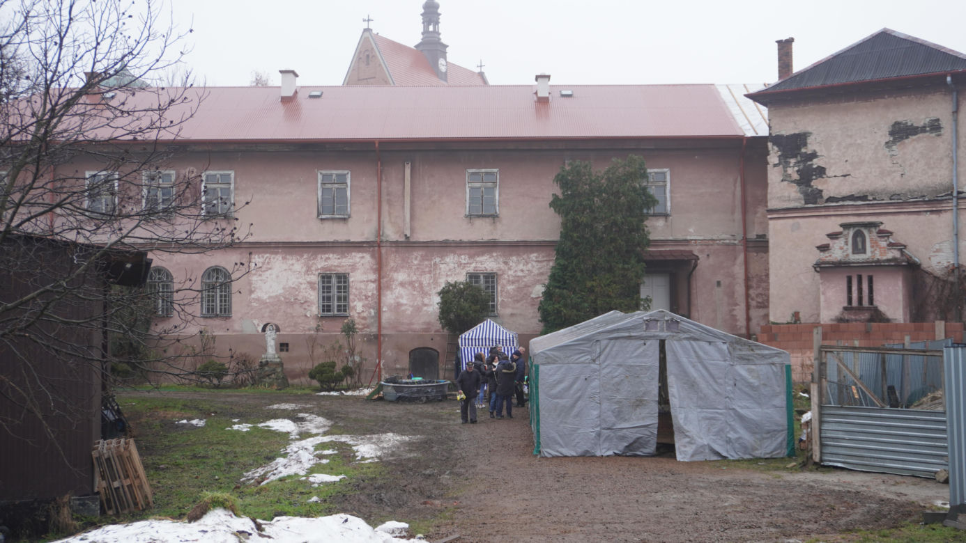 Benedyktynki sprzedają ekologiczne karpie w XIII-wiecznym klasztorze w Staniątkach. To już wielowiekowa tradycja 