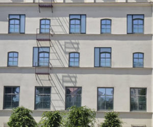 Zbudowali balkony, z których nie da się korzystać. Deweloper tłumaczy, o co chodzi