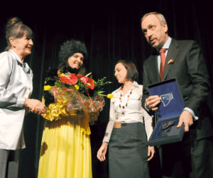 Polecą głowy za cieknący teatr?