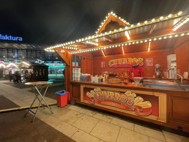 Pokémony, różowe gofry i zaskakujące różnice w cenach. Porównaliśmy łódzkie jarmarki