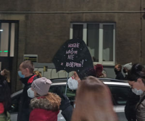 Protest kobiet w Katowicach. Ponad 20 tysięcy osób demonstrowało na rynku i katowickich ulicach. Takich tłumów Katowice jeszcze nie widziały [ZDJĘCIA, WIDEO]
