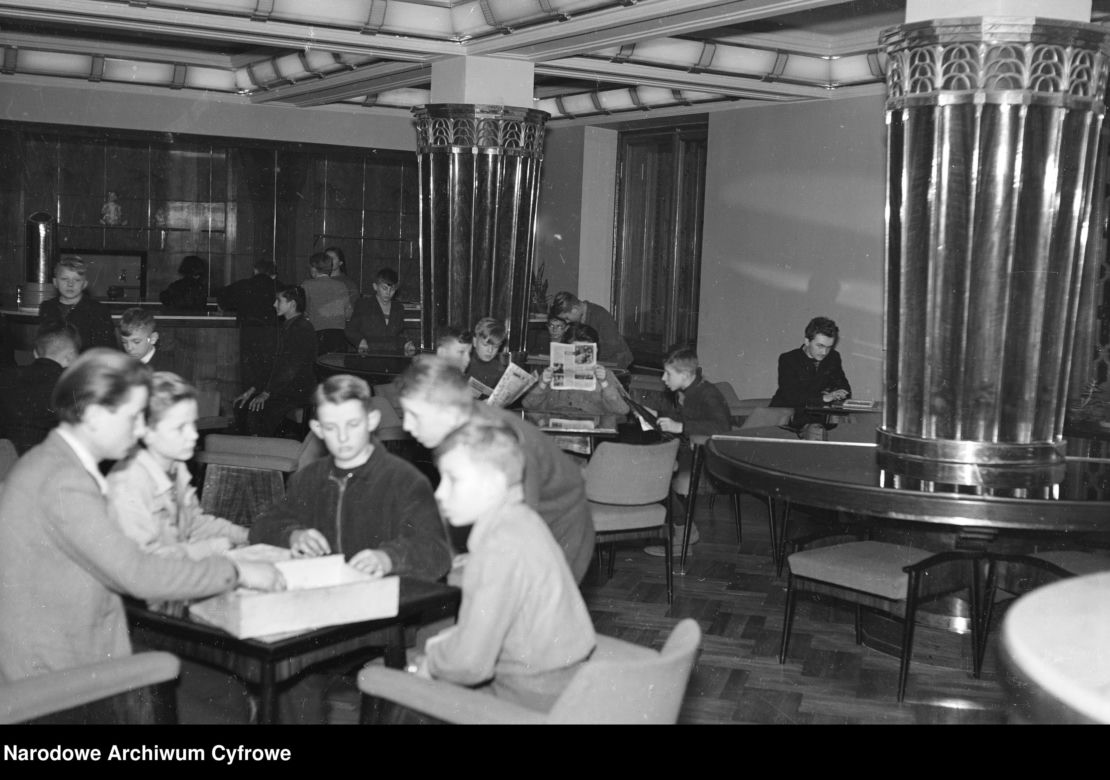 QUIZ PRL. Pałac Kultury i Nauki w Warszawie. Zmierz się z historią dziarskiego 70-latka? 