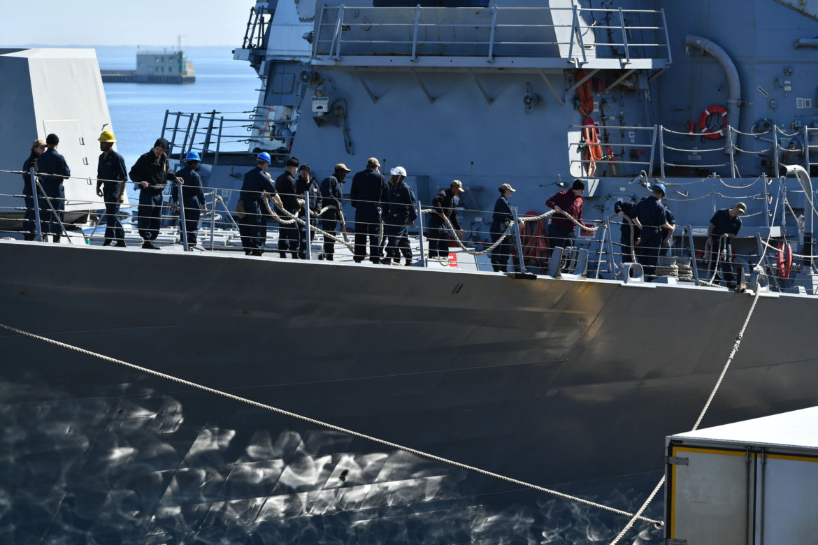 Amerykański niszczyciel rakietowy USS Gravely zacumował przy Nabrzeżu Francuskim portu w Gdyni