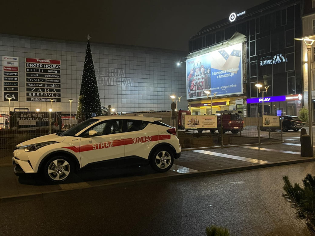 Wszedł na choinkę w Katowicach