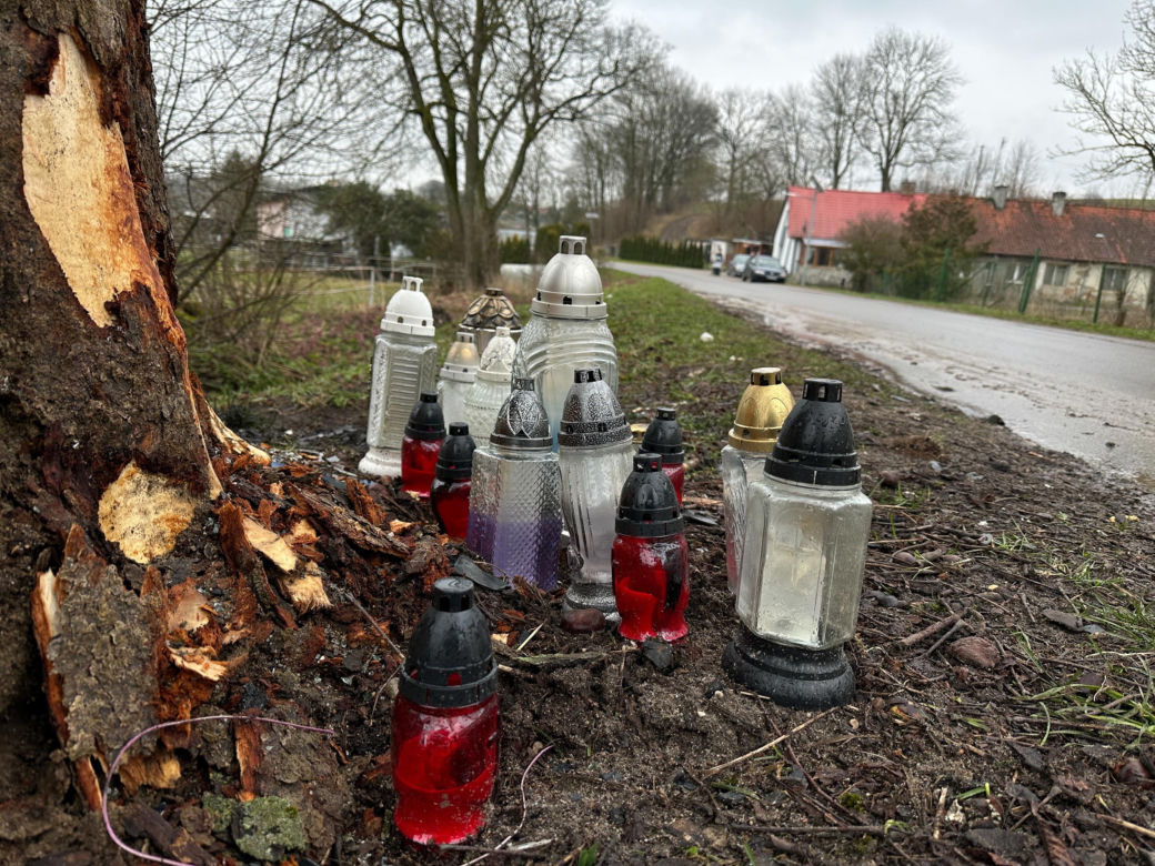 Budwity. Tragiczny wypadek. Arkadiusz zginął przez głupi zakład. Tego samego dnia zmarła jego teściowa. Z samochodu wyrwało kierownicę