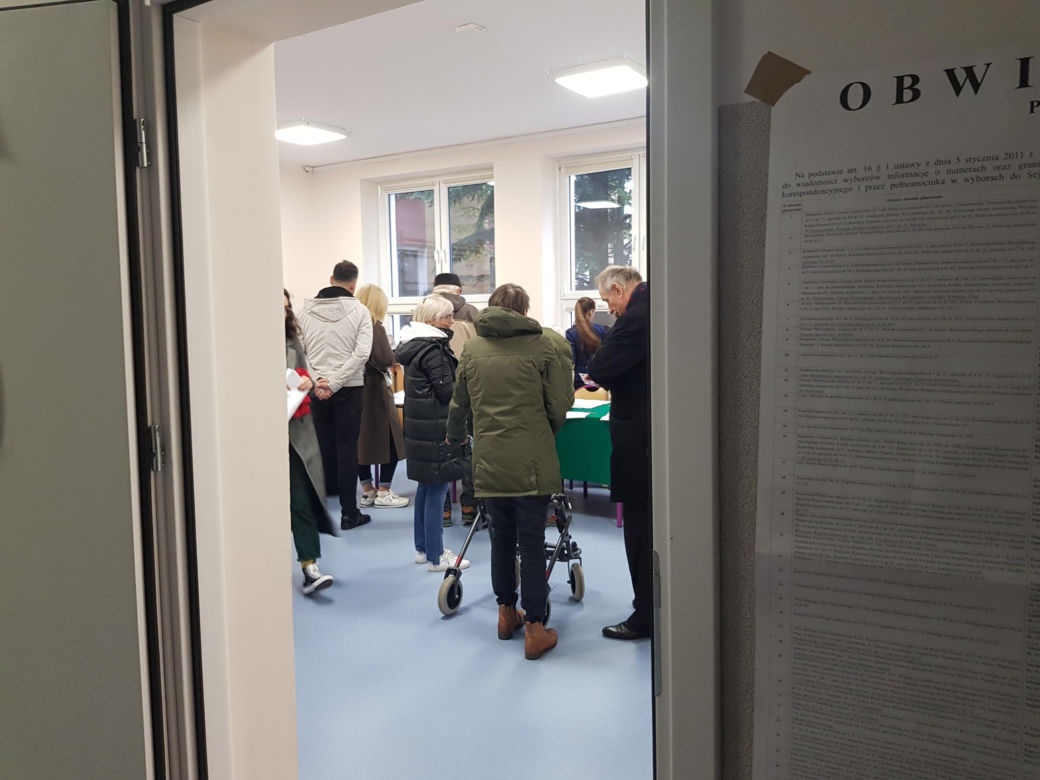Tak wyglądają wybory 2023 w Białymstoku. Mieszkańcy woj. podlaskiego ruszyli na głosowanie [ZDJĘCIA] 