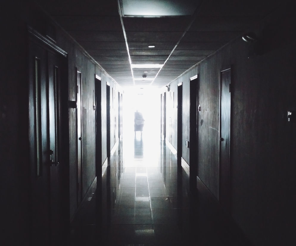 Bielsko-Biała: 20-latek uciekł w klapkach z psychiatryka! Finał na skraju lasu