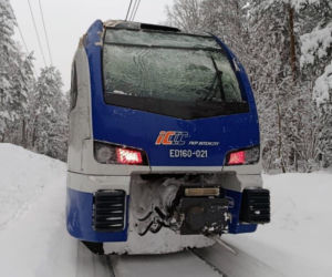 Pociąg IC z pasażerami utknął w trasie. Ruch wstrzymany na wiele godzin