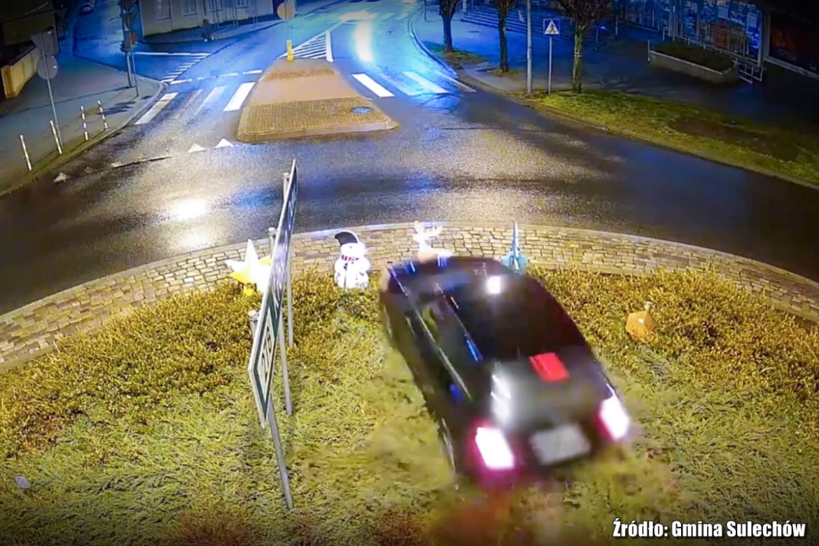 Audi dosłownie przefrunęło przez rondo! Pieszy rzucił się do ucieczki