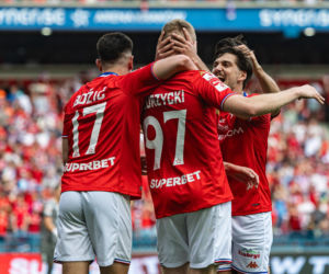 Dramat podczas fety Wisły Kraków. 11-latka trafiona petardą trafiła do szpitala