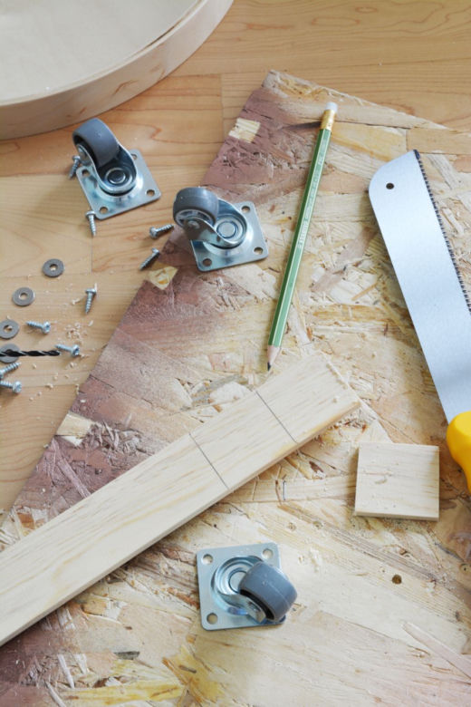 Jak zrobić stolik kawowy z tacy IKEA