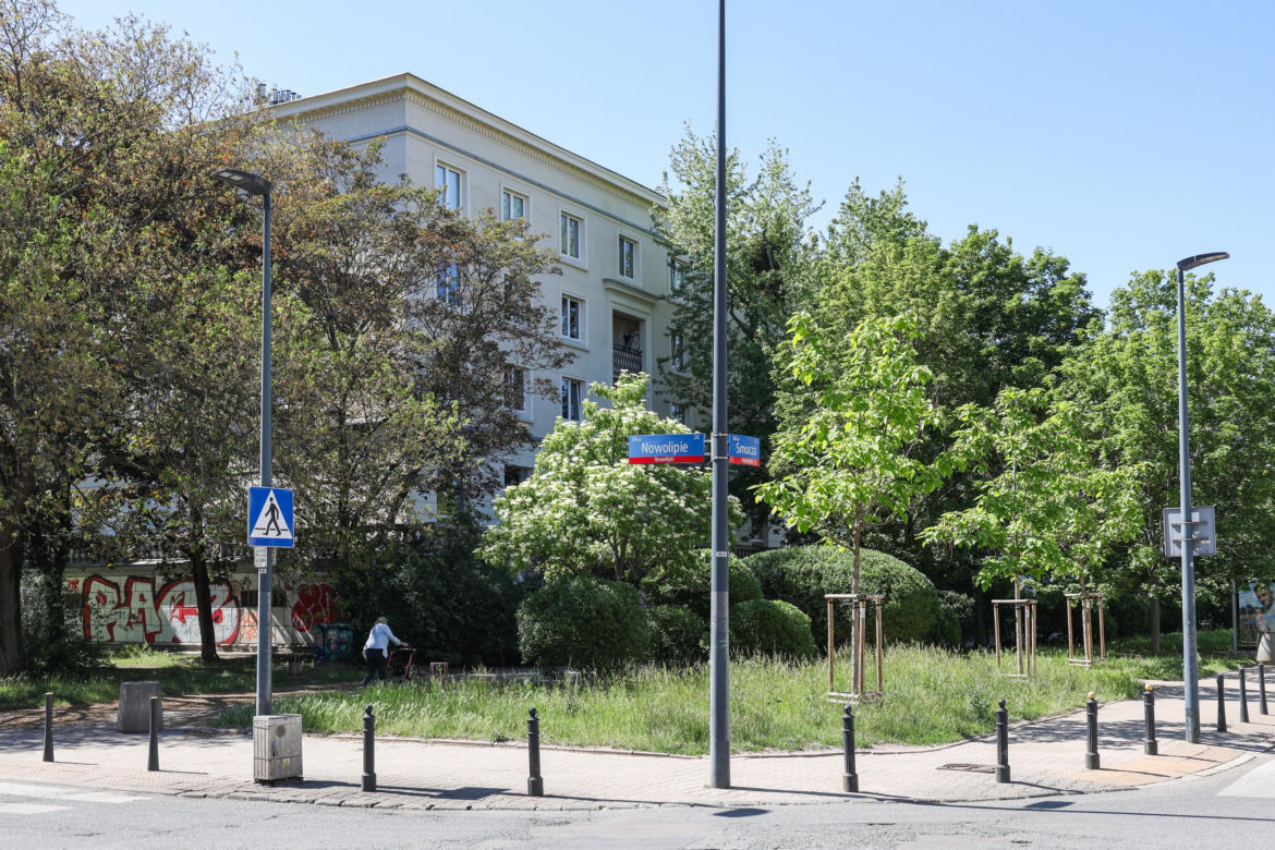 Warszawa dawniej i dziś. Kiedyś stał tu luksusowy gmach i tętniło życie. Niezwykłe losy kamienicy przy Nowolipiu 64
