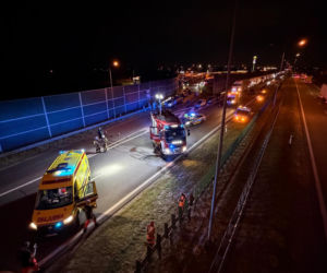 Na autostradzie A2 między węzłem Pruszków a węzłem Grodzisk Mazowiecki samochód osobowy potracił pieszego