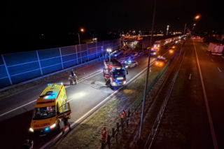 Na autostradzie A2 między węzłem Pruszków a węzłem Grodzisk Mazowiecki samochód osobowy potracił pieszego