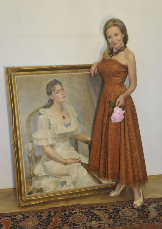Laura Łącz pozowała w sukniach Niny Andrycz