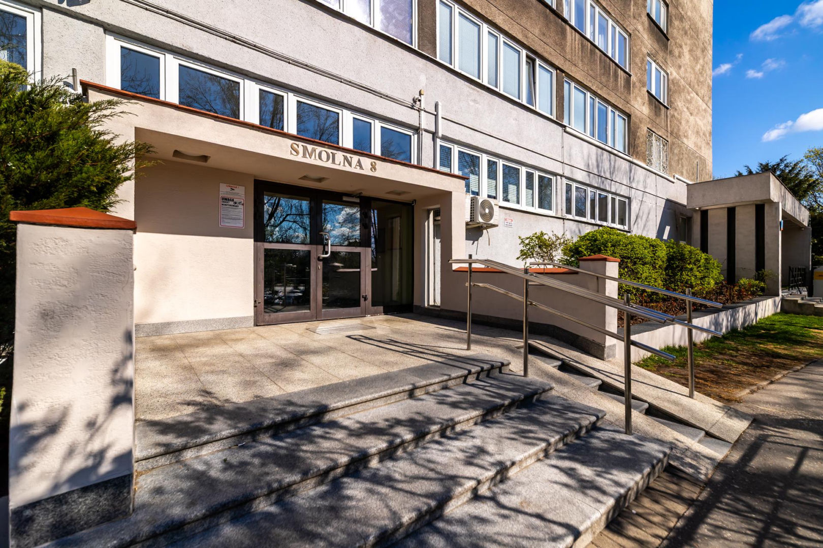 Blok Młotek na Smolnej 8 w Warszawie