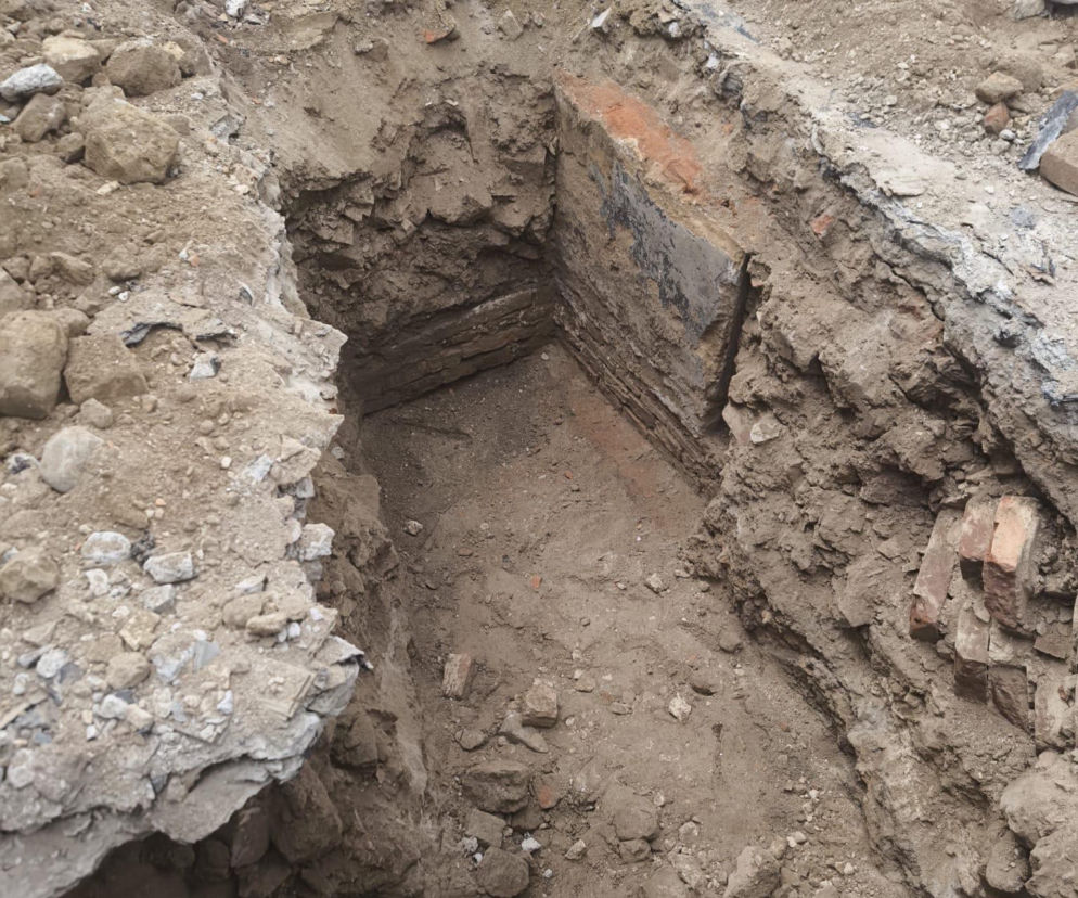 Sensacyjne odkrycie w Lesznie. Pod dawną sceną MOK-u archeolodzy znaleźli coś, co zniknęło z map wieki temu
