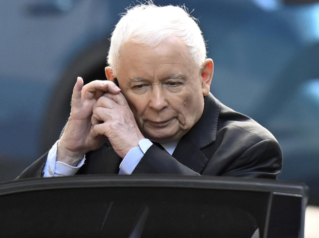 Kaczyński ma kultowy telefon komórkowy