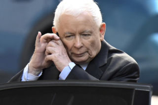 Kaczyński ma kultowy telefon komórkowy