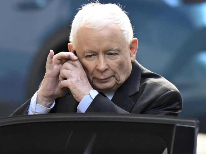 Kaczyński ma kultowy telefon komórkowy