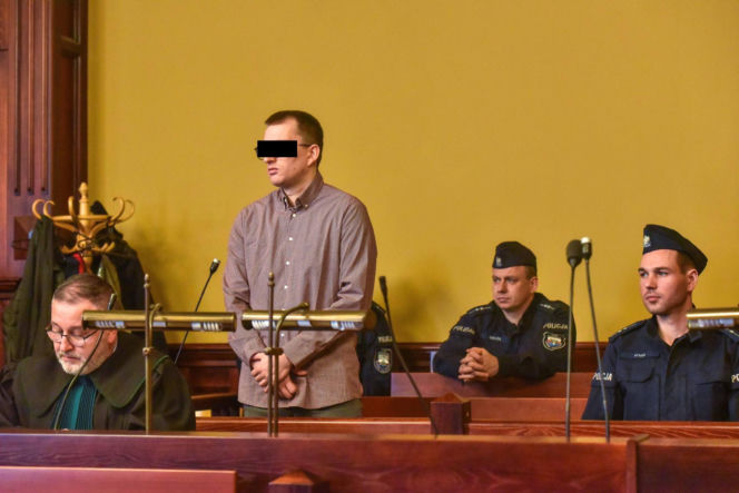 Paweł W. mógł zabić młode małżeństwo przygniatając ich samochodem do ściany