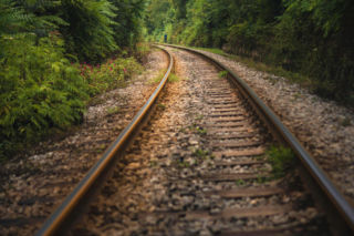 Dwie nastolatki potrącone przez pociąg, jedna nie żyje. Co ustaliła prokuratura?