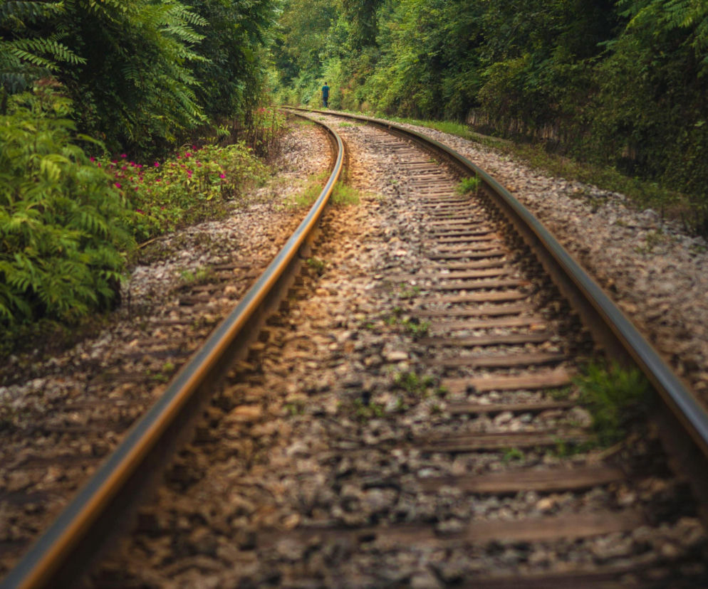 Pociąg potrącił dwie nastolatki. Prokuratura ujawnia kierunek śledztwa