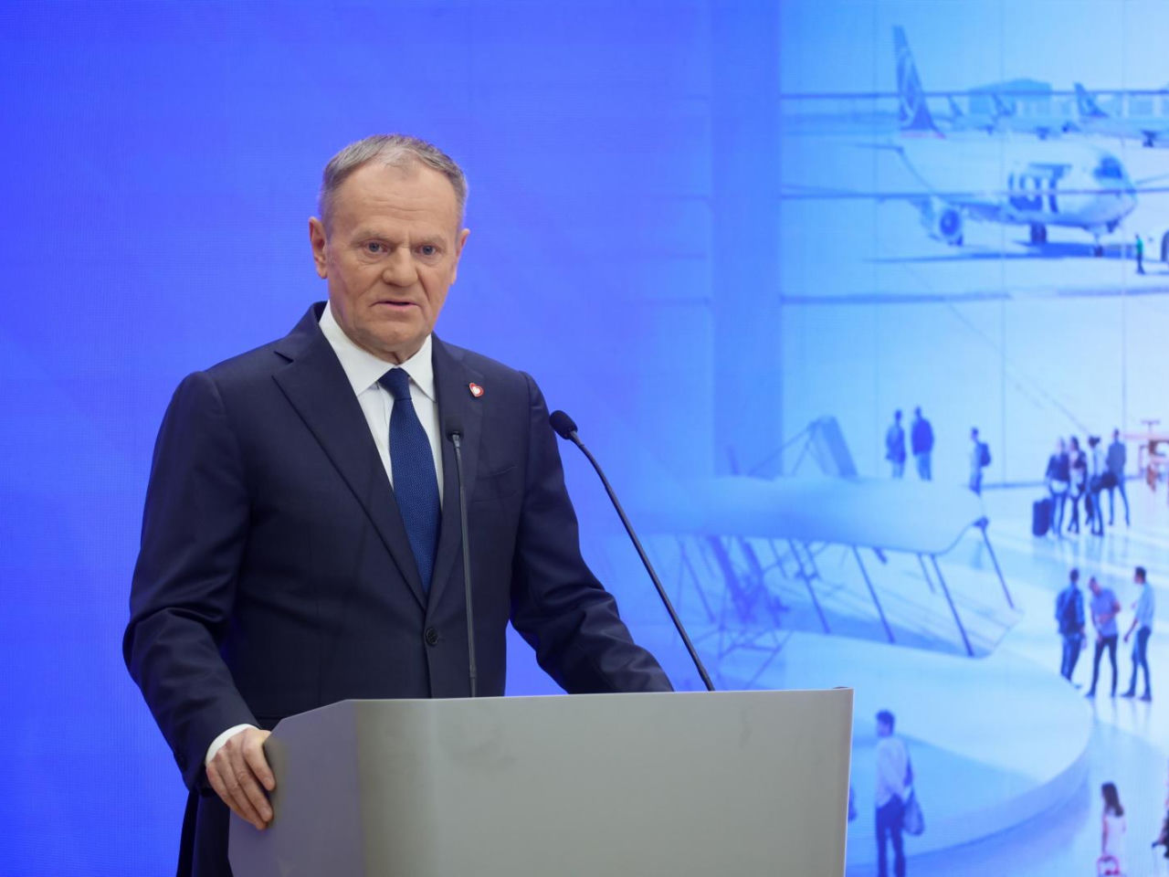 Polska na celowniku dronów! Tusk ujawnia plany wrogów! Mówi o "twardych środkach"