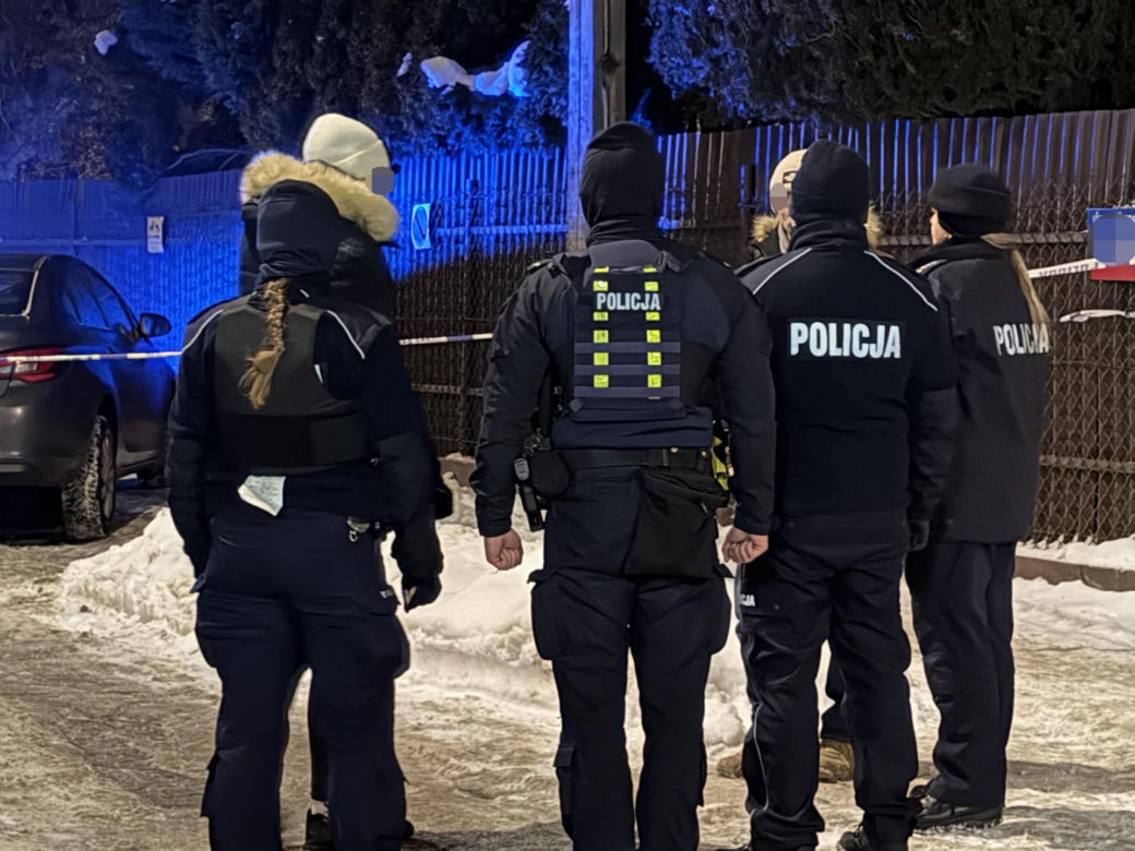 Tajemniczy atak w Ursusie. Mężczyzna raniony nożem w pośladek, sprawcy brak