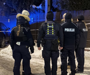 Tajemniczy atak w Ursusie. Mężczyzna raniony nożem w pośladek, sprawcy brak