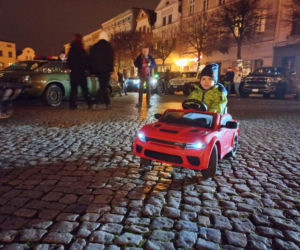 Świąteczny Zlot Amerykańskich Samochodów na Rynku w Lesznie