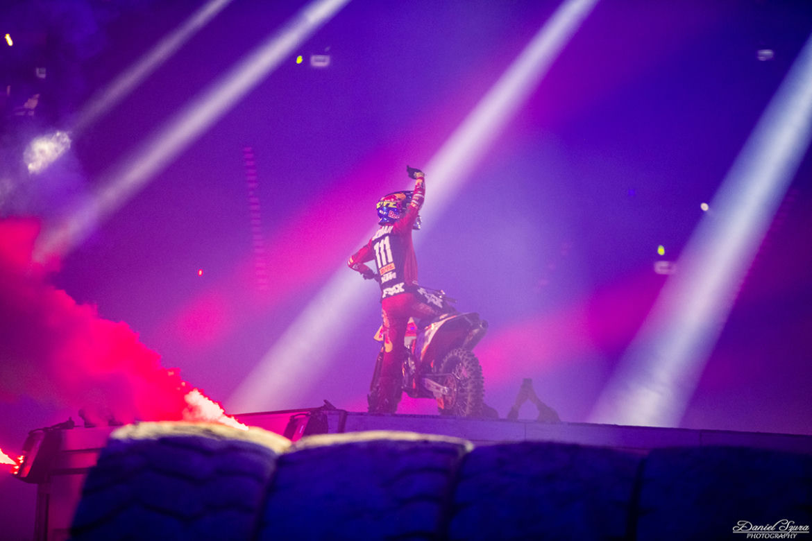 SuperEnduro w Krakowie! Duże prędkości, terenowe motocykle i skoki w powietrzu!