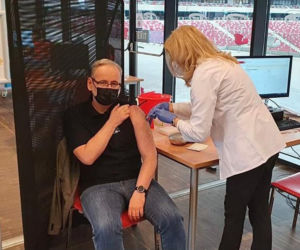 Minister Zdrowia Adam Niedzielski zaszczepił się na Narodowym