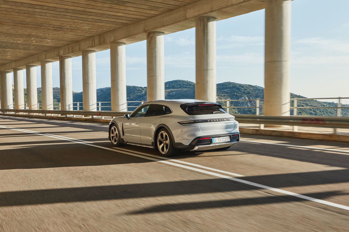 Porsche Taycan Cross Turismo