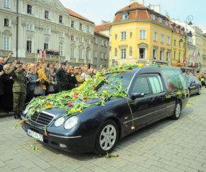 Trumna z ciałem Marii Kaczyńskiej