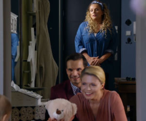 Przyjaciółki 16 sezon odc. 183. Patrycja (Joanna Liszowska), Karolina (Marta Walesiak), Olaf (Sebastian Cybulski)