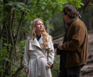 Na Wspólnej odc. 3127. Renata (Marta Jankowska), fotograf Roch (Piotr Łukawski)